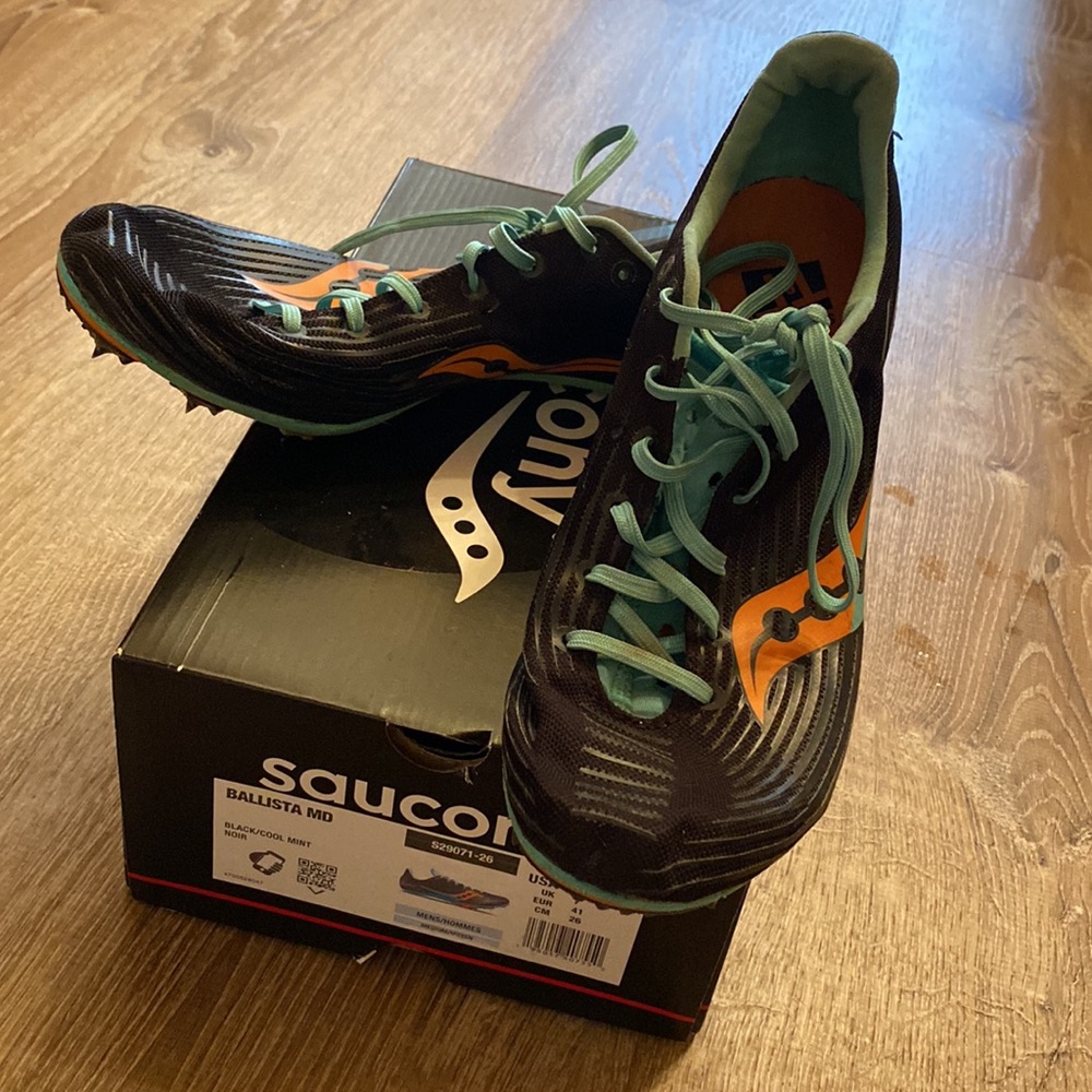 Men’s Saucony Ballista MD track sprinting spikes. Size 8 black and cool green